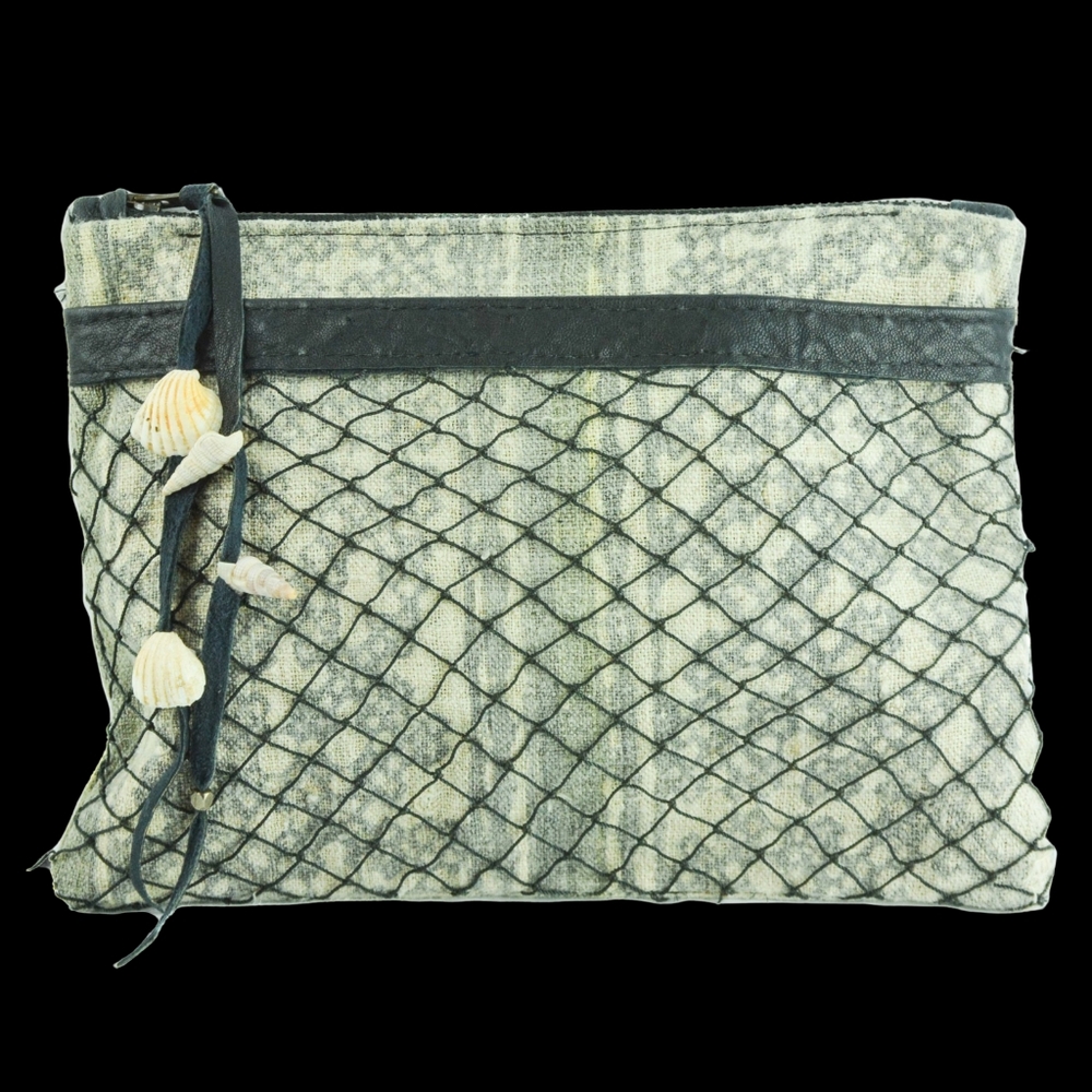 NWT Totem vintage look net clutch